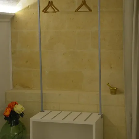 In & Out Матера