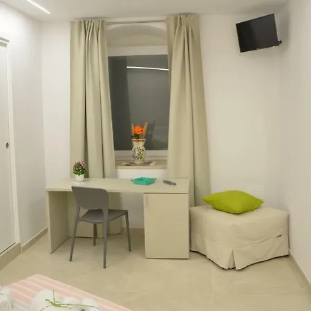 In & Out Матера