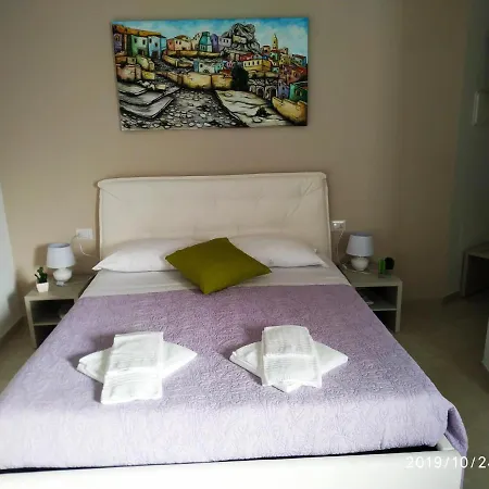 Guest house In & Out 4*
