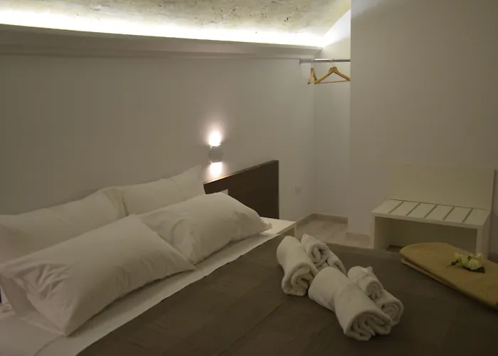 In & Out Ματέρα