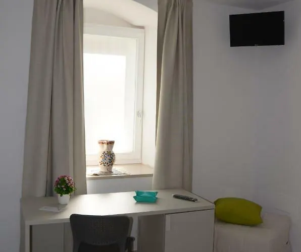 Affittacamere In & Out 4*